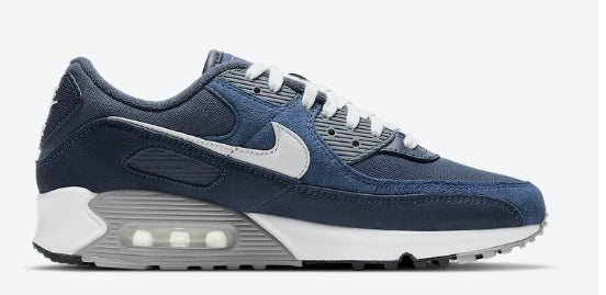 Les baskets Nike Air Max 90 Futura sont des pièces maîtresses de la mode.