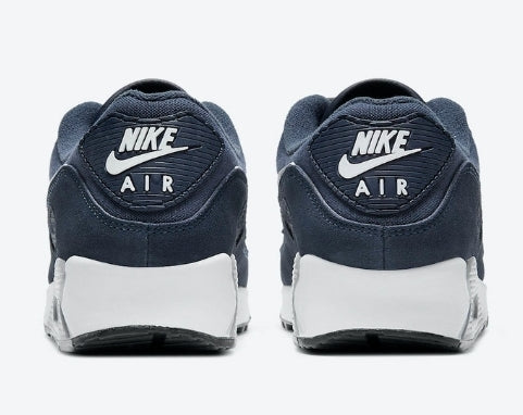 Les baskets Nike Air Max 90 Futura sont des pièces maîtresses de la mode.