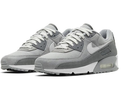 Les baskets Nike Air Max 90 Futura sont des pièces maîtresses de la mode.