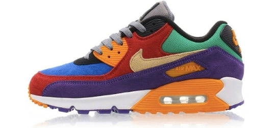 Les baskets Nike Air Max 90 Futura sont des pièces maîtresses de la mode.