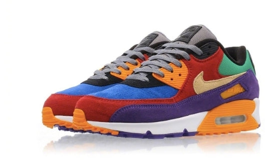 Les baskets Nike Air Max 90 Futura sont des pièces maîtresses de la mode.