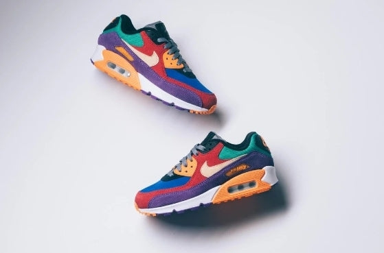 Les baskets Nike Air Max 90 Futura sont des pièces maîtresses de la mode.