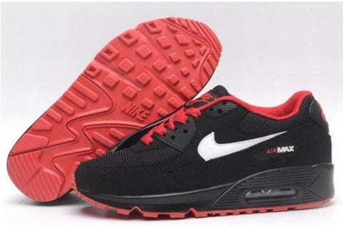 Les baskets Nike Air Max 90 Futura sont des pièces maîtresses de la mode.