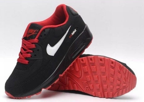Les baskets Nike Air Max 90 Futura sont des pièces maîtresses de la mode.