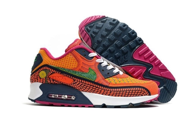 Les baskets Nike Air Max 90 Futura sont des pièces maîtresses de la mode.