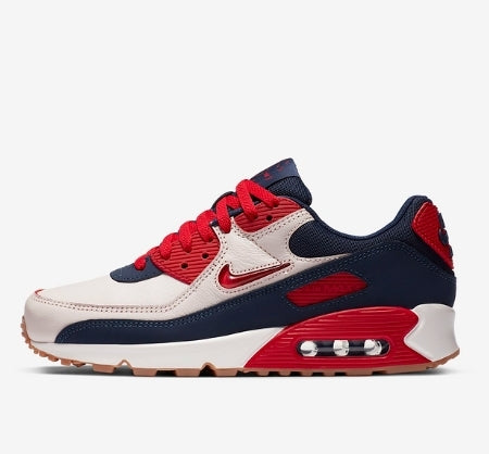 Les baskets Nike Air Max 90 Futura sont des pièces maîtresses de la mode.