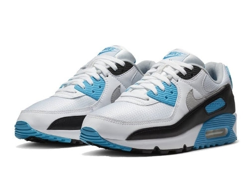 Les baskets Nike Air Max 90 Futura sont des pièces maîtresses de la mode.