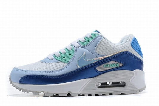 Les baskets Nike Air Max 90 Futura sont des pièces maîtresses de la mode.