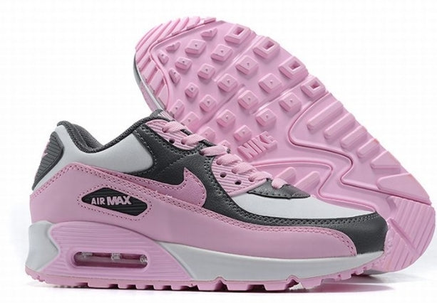 Les baskets Nike Air Max 90 Futura sont des pièces maîtresses de la mode.
