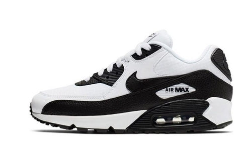 Les baskets Nike Air Max 90 Futura sont des pièces maîtresses de la mode.