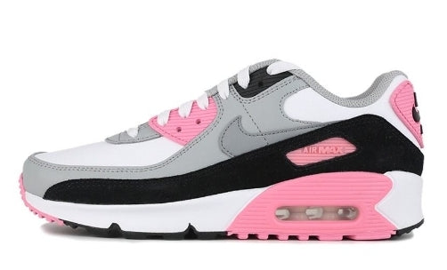Les baskets Nike Air Max 90 Futura sont des pièces maîtresses de la mode.
