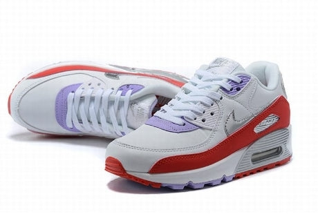 Les baskets Nike Air Max 90 Futura sont des pièces maîtresses de la mode.