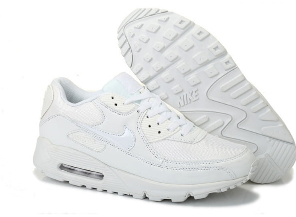 Les baskets Nike Air Max 90 Futura sont des pièces maîtresses de la mode.