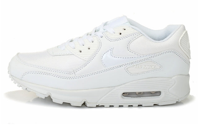 Les baskets Nike Air Max 90 Futura sont des pièces maîtresses de la mode.