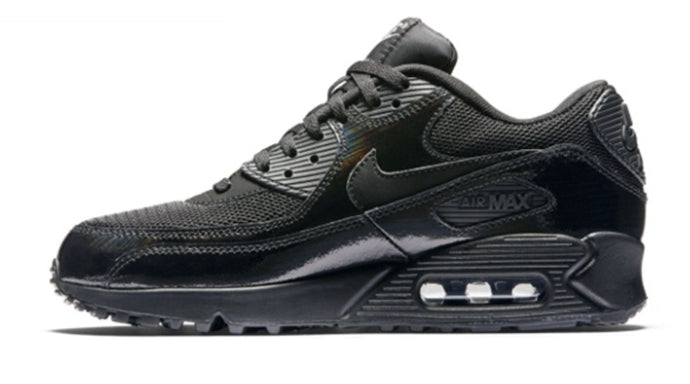 Les baskets Nike Air Max 90 Futura sont des pièces maîtresses de la mode.