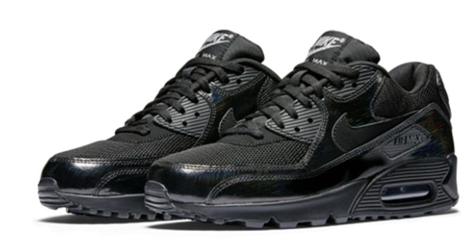 Les baskets Nike Air Max 90 Futura sont des pièces maîtresses de la mode.