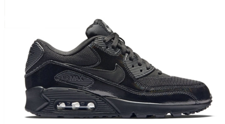 Les baskets Nike Air Max 90 Futura sont des pièces maîtresses de la mode.