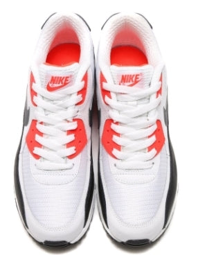 Les baskets Nike Air Max 90 Futura sont des pièces maîtresses de la mode.