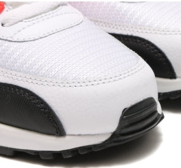 Les baskets Nike Air Max 90 Futura sont des pièces maîtresses de la mode.