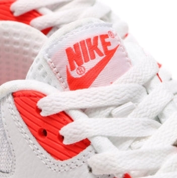 Les baskets Nike Air Max 90 Futura sont des pièces maîtresses de la mode.