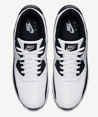 Les baskets Nike Air Max 90 Futura sont des pièces maîtresses de la mode.