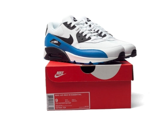 Les baskets Nike Air Max 90 Futura sont des pièces maîtresses de la mode.