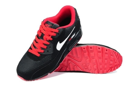 Les baskets Nike Air Max 90 Futura sont des pièces maîtresses de la mode.