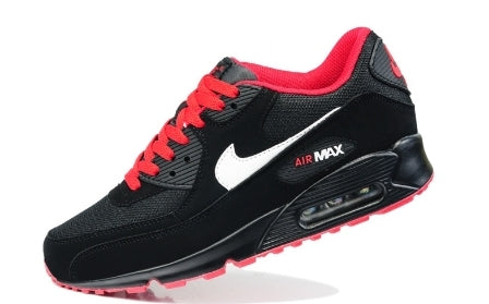 Les baskets Nike Air Max 90 Futura sont des pièces maîtresses de la mode.
