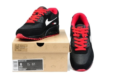 Les baskets Nike Air Max 90 Futura sont des pièces maîtresses de la mode.