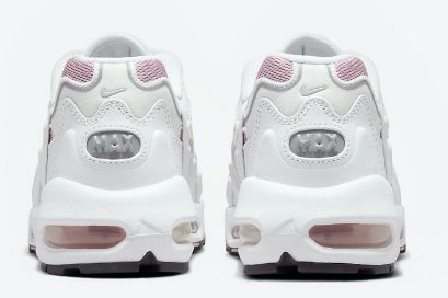 Les baskets Nike Air Max 96 II Femme incarnent parfaitement l'évolution de la gamme légendaire Nike Air Max.