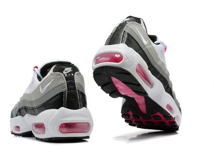 Les baskets Nike Air Max 95 Femme incarnent parfaitement l'évolution emblématique de la ligne Nike.