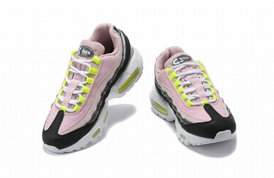 Les baskets Nike Air Max 95 Femme incarnent parfaitement l'évolution emblématique de la ligne Nike.
