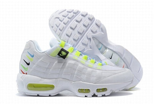 Résultats de l'évolution emblématique de la ligne Nike, les Nike Air Max 95 Worldwide Blue Fury sont un témoignage de l'engagement de Nike à combiner style et innovation.