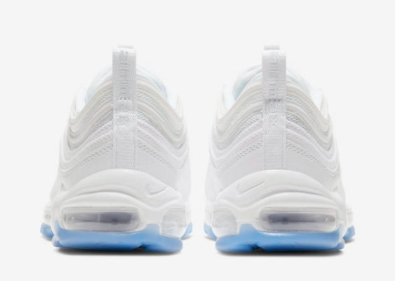 Les baskets Nike Air Max 97 Femme sont des pièces maîtresses de la mode. Avec un look décontractée style iconique tendance olution emblématique de la ligne Nike, les Nike Air Max 97 sont un témoignage de l'engagement de Nike à combiner style et innovation.