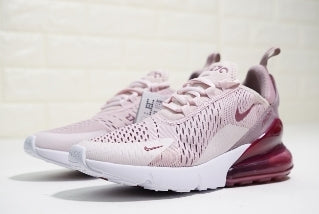 Les baskets Nike Air Max 270 Femme se démarquent par leur esthétique futuriste et leur technologie innovante.