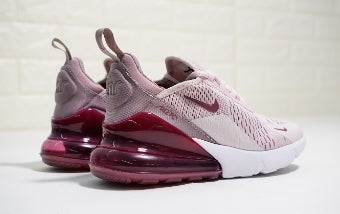 Les baskets Nike Air Max 270 Femme se démarquent par leur esthétique futuriste et leur technologie innovante.