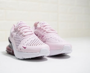 Les baskets Nike Air Max 270 Femme se démarquent par leur esthétique futuriste et leur technologie innovante.