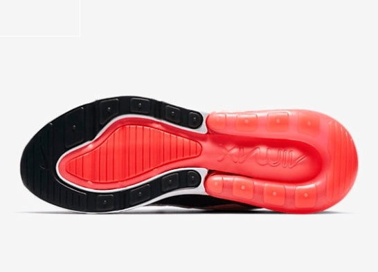 Les baskets Nike Air Max 270 Femme se démarquent par leur esthétique futuriste et leur technologie innovante.