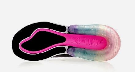 Les baskets Nike Air Max 270 Femme se démarquent par leur esthétique futuriste et leur technologie innovante.