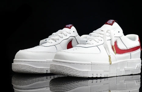 Les baskets Nike Air Max Pixel Femme incarnent une élégance contemporaine et un design moderniste qui captivent immédiatement.