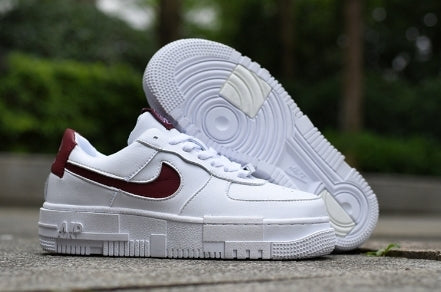 Les baskets Nike Air Max Pixel Femme incarnent une élégance contemporaine et un design moderniste qui captivent immédiatement.