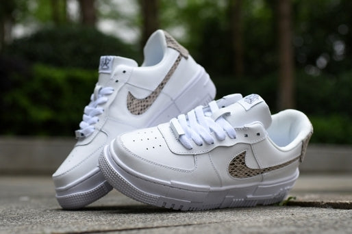 Les baskets Nike Air Max Pixel Femme incarnent une élégance contemporaine et un design moderniste qui captivent immédiatement.