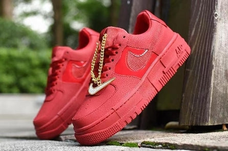 Les baskets Nike Air Max Pixel Femme incarnent une élégance contemporaine et un design moderniste qui captivent immédiatement.