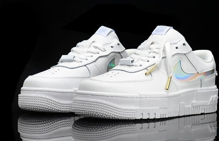 Les baskets Nike Air Max Pixel Femme incarnent une élégance contemporaine et un design moderniste qui captivent immédiatement.