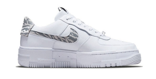 Les baskets Nike Air Max Pixel Femme incarnent une élégance contemporaine et un design moderniste qui captivent immédiatement.