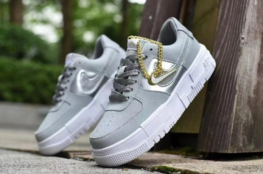 Les baskets Nike Air Max Pixel Femme incarnent une élégance contemporaine et un design moderniste qui captivent immédiatement.