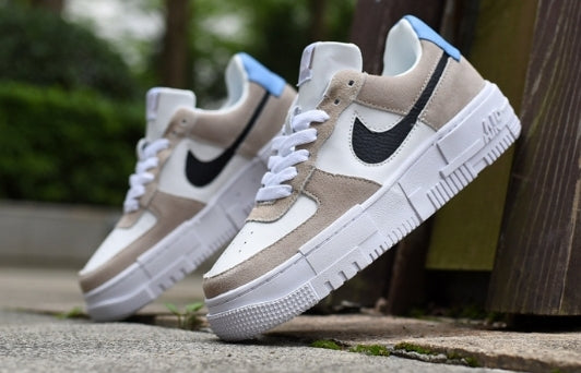 Les baskets Nike Air Max Pixel Femme incarnent une élégance contemporaine et un design moderniste qui captivent immédiatement.