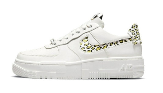 Les baskets Nike Air Max Pixel Femme sont une incarnation parfaite de l’élégance contemporaine et de l’audace urbaine. Représentant une version revisitée de la célèbre ligne Air Max.