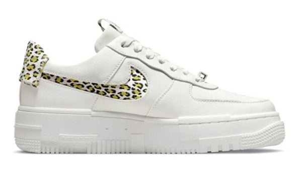 Les baskets Nike Air Max Pixel Femme sont une incarnation parfaite de l’élégance contemporaine et de l’audace urbaine. Représentant une version revisitée de la célèbre ligne Air Max.