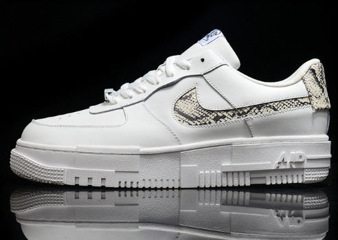 Les baskets Nike Air Max Pixel Femme incarnent une élégance contemporaine et un design moderniste qui captivent immédiatement.